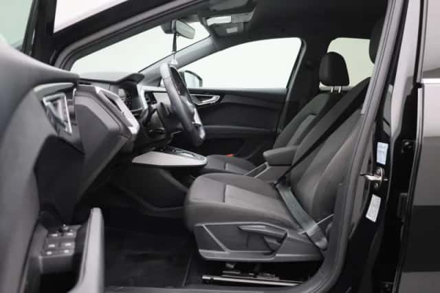 Audi Q4 (2023) thumbnail 14