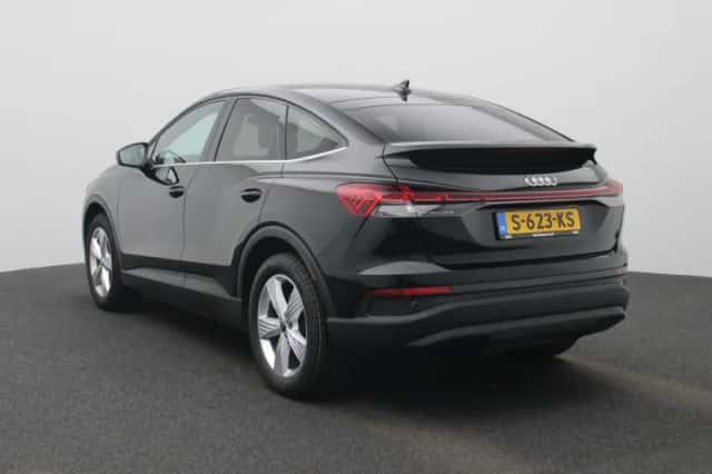 Audi Q4 (2023) thumbnail 3
