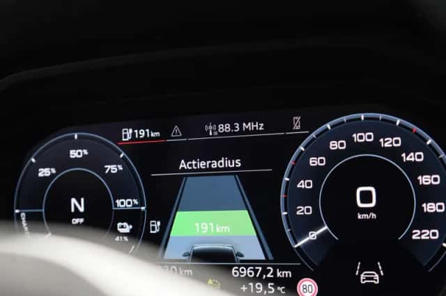 Audi Q4 (2023) thumbnail 23