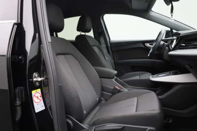 Audi Q4 (2023) thumbnail 36