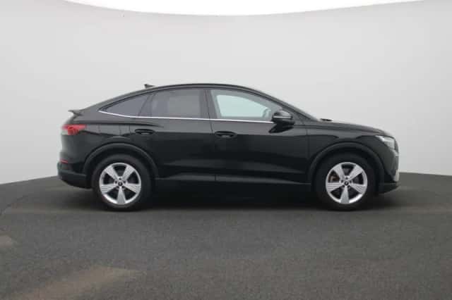 Audi Q4 (2023) thumbnail 6