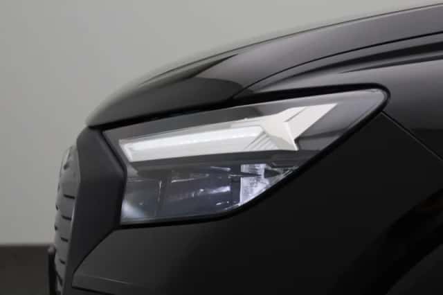 Audi Q4 (2023) thumbnail 7
