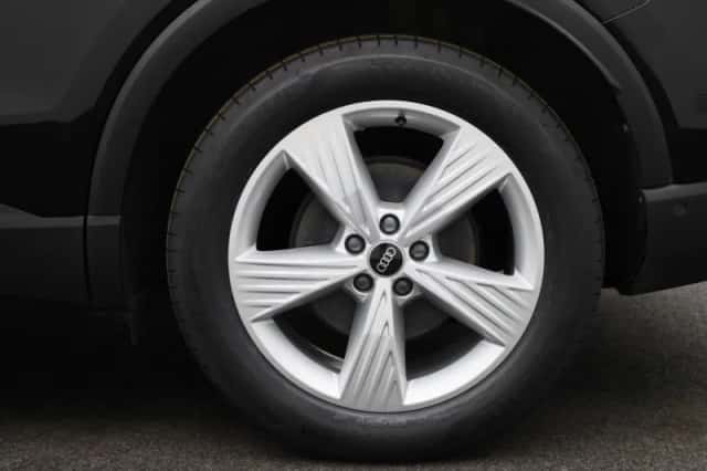 Audi Q4 (2023) thumbnail 9