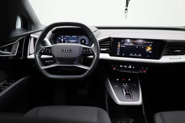 Audi Q4 (2023) thumbnail 10