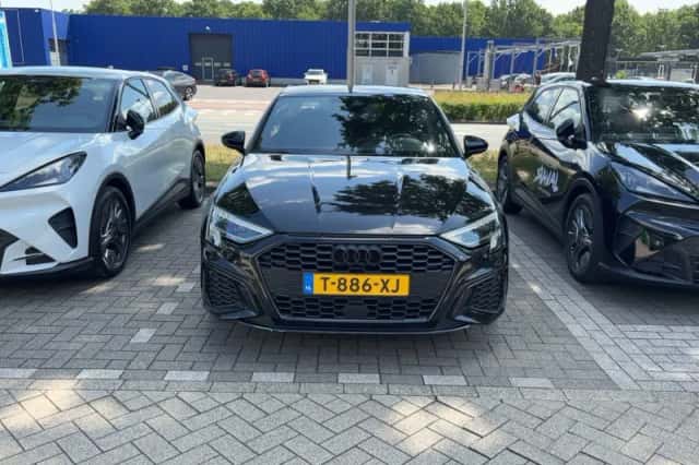 Audi A3 (2023) thumbnail 2