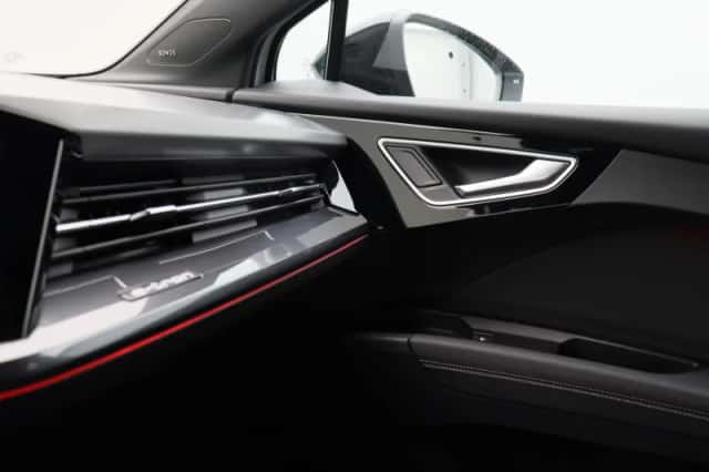 Audi Q4 e-tron (2024) thumbnail 32