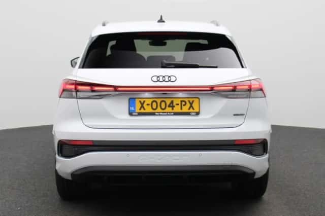 Audi Q4 e-tron (2024) thumbnail 5