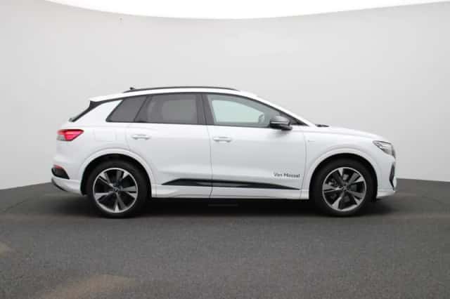 Audi Q4 e-tron (2024) thumbnail 6