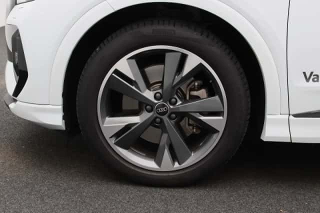 Audi Q4 e-tron (2024) thumbnail 7