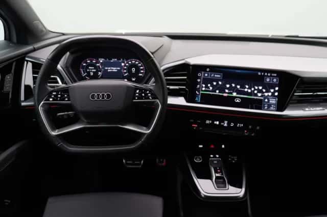 Audi Q4 e-tron (2024) thumbnail 9