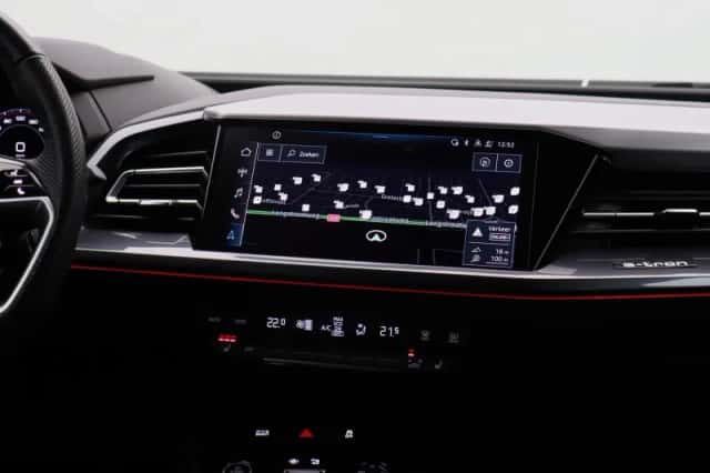 Audi Q4 e-tron (2024) thumbnail 10