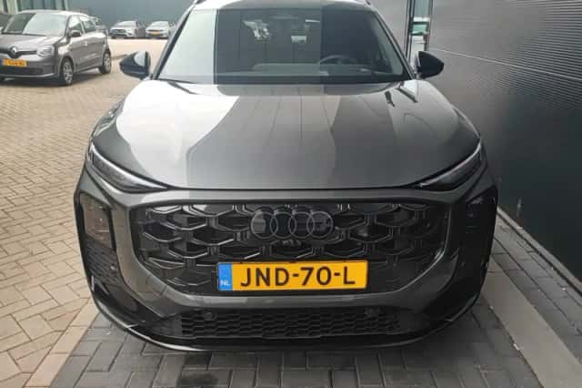 Audi Q3 (2025) thumbnail 2