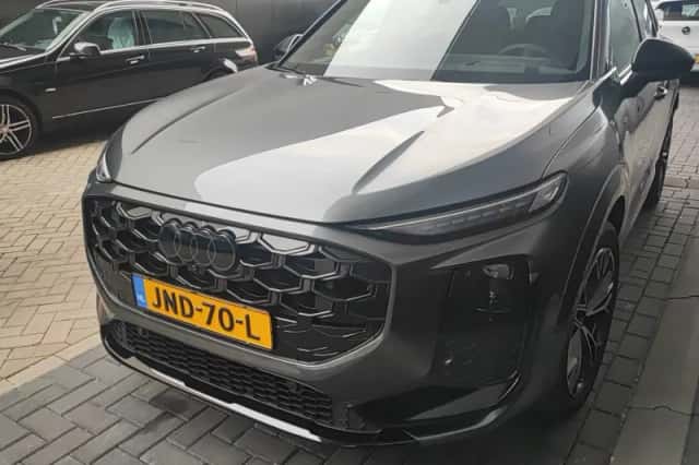 Audi Q3 (2025) thumbnail 3
