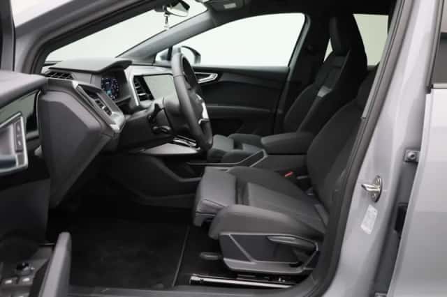 Audi Q4 e-tron (2025) thumbnail 9