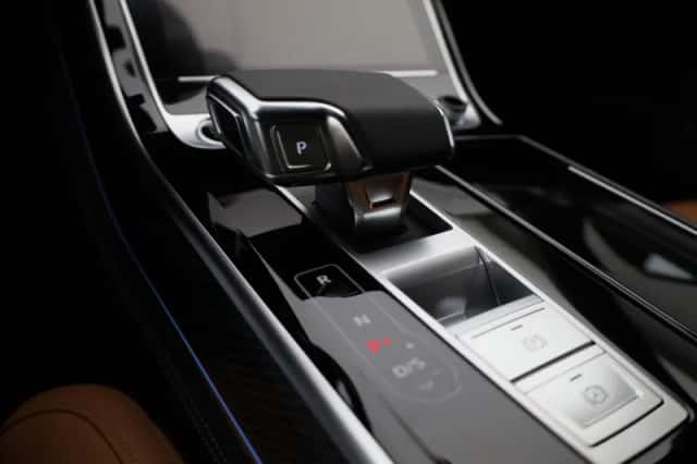 Audi A8 (2025) thumbnail 18