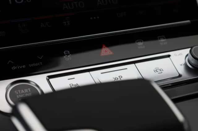 Audi A8 (2025) thumbnail 23
