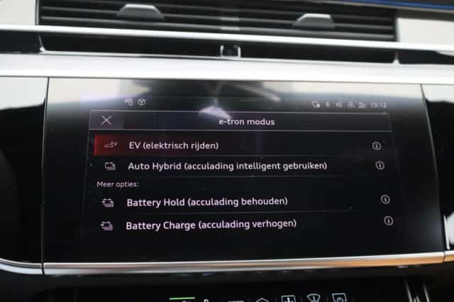Audi A8 (2025) thumbnail 24
