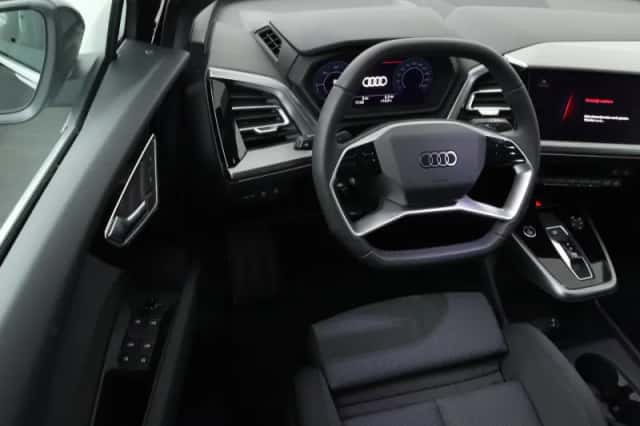 Audi Q4 e-tron (2024) thumbnail 7