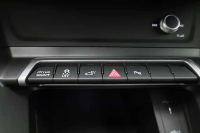 Audi Q3 (2023) thumbnail 25