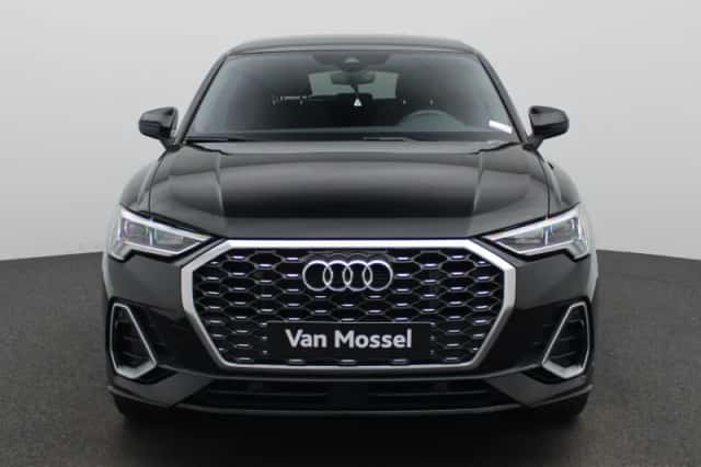 Audi Q3 (2023) thumbnail 2