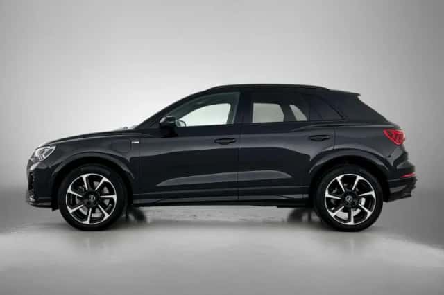 Audi Q3 (2021) thumbnail 2