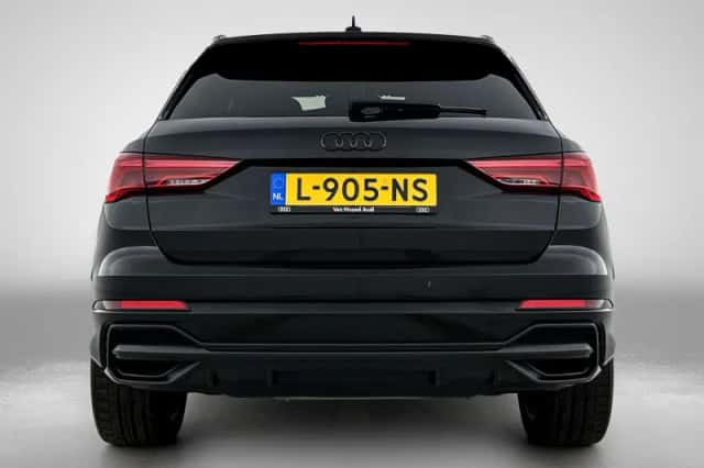Audi Q3 (2021) thumbnail 3