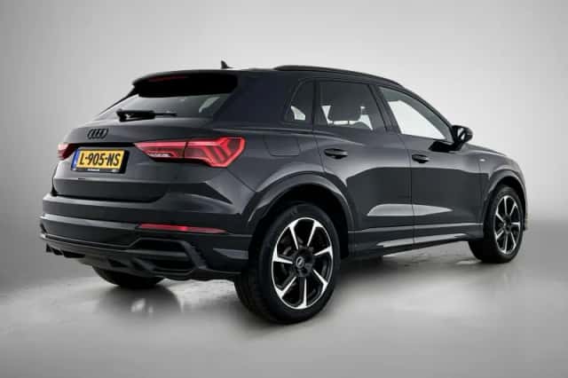 Audi Q3 (2021) thumbnail 4