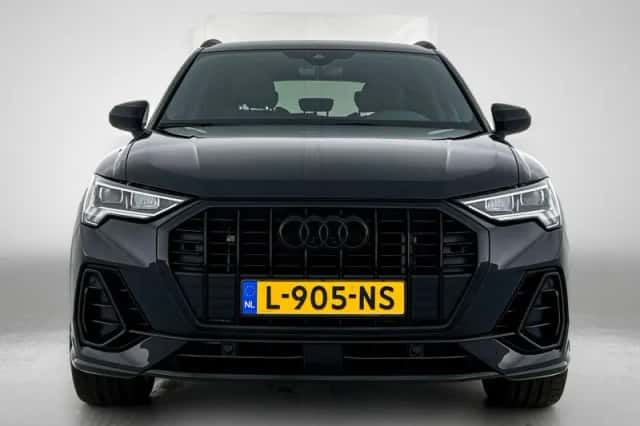 Audi Q3 (2021) thumbnail 5