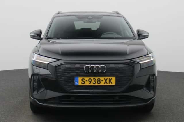 Audi Q4 e-tron (2023) thumbnail 2
