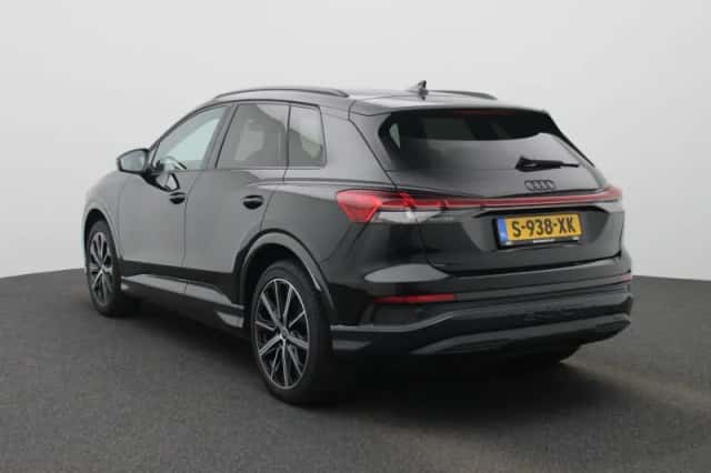 Audi Q4 e-tron (2023) thumbnail 3