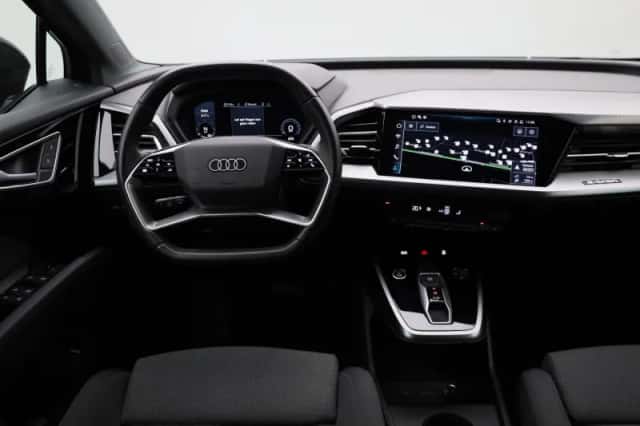 Audi Q4 e-tron (2023) thumbnail 7