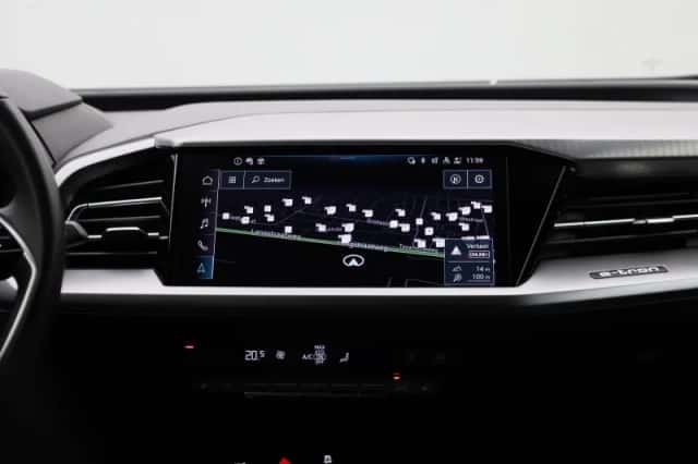 Audi Q4 e-tron (2023) thumbnail 9
