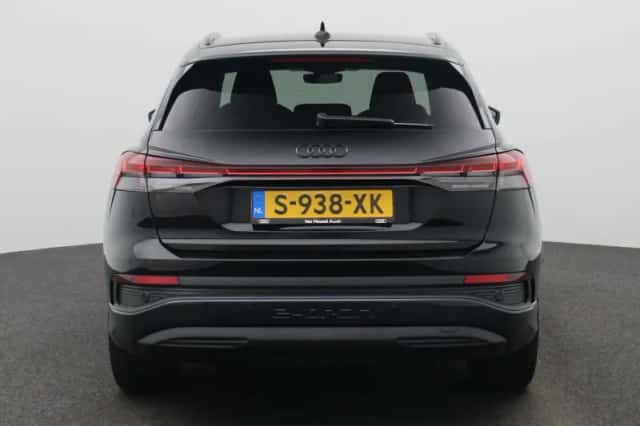 Audi Q4 e-tron (2023) thumbnail 5