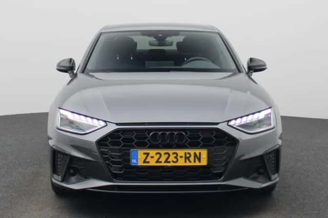 Audi A4 (2024) thumbnail 2