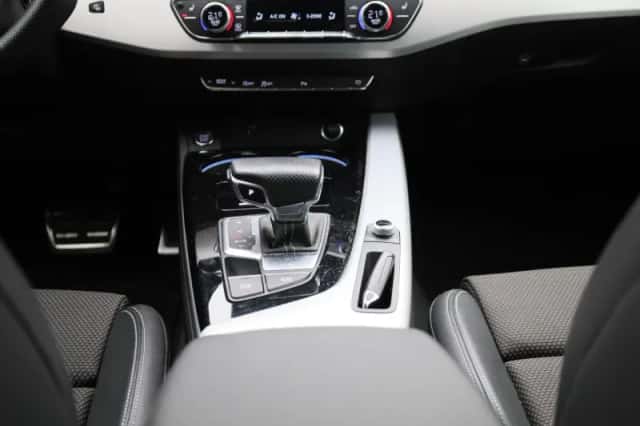 Audi A4 (2024) thumbnail 10