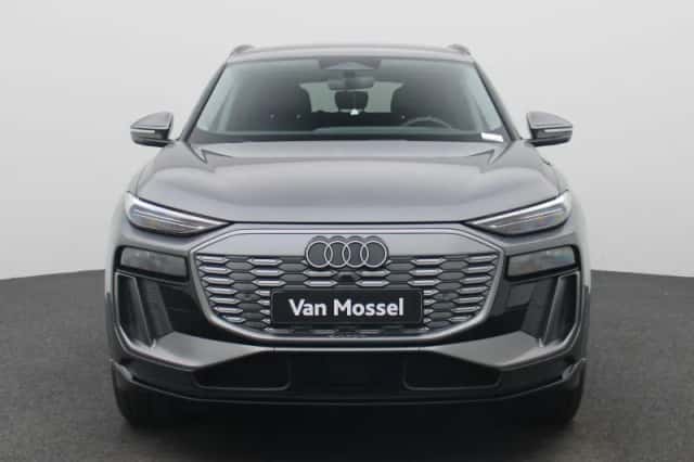 Audi Q6 e-tron (2025) thumbnail 2