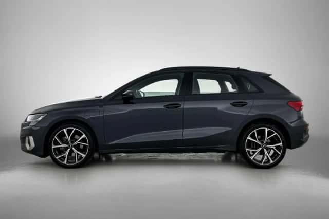 Audi A3 (2021) thumbnail 2