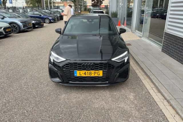 Audi A3 (2021) thumbnail 2