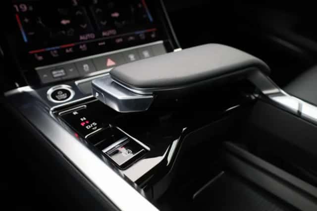 Audi Q8 (2025) thumbnail 25