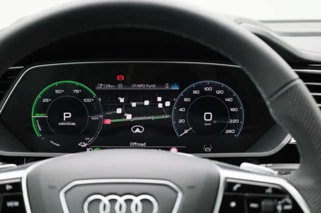 Audi Q8 (2025) thumbnail 8