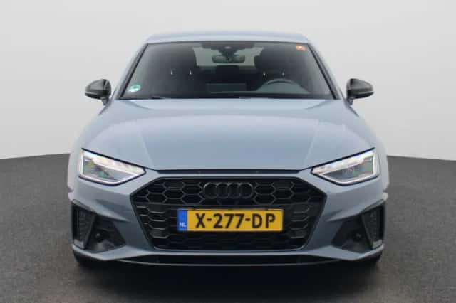 Audi A4 (2023) thumbnail 2