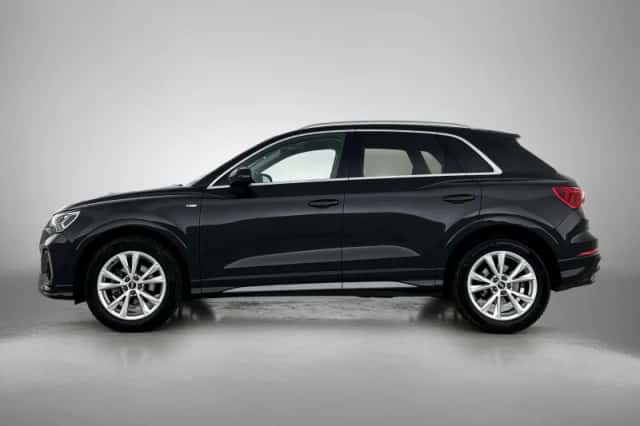 Audi Q3 (2023) thumbnail 3