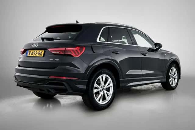 Audi Q3 (2023) thumbnail 5