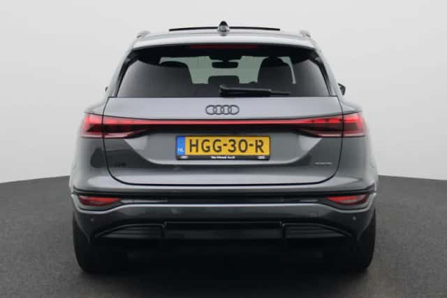 Audi Q6 e-tron (2025) thumbnail 5