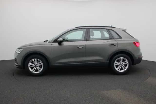 Audi Q3 (2022) thumbnail 4