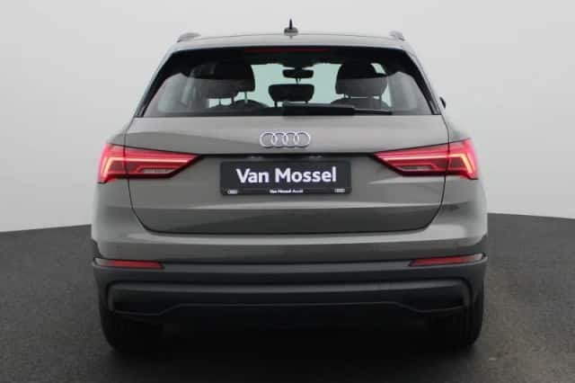 Audi Q3 (2022) thumbnail 5