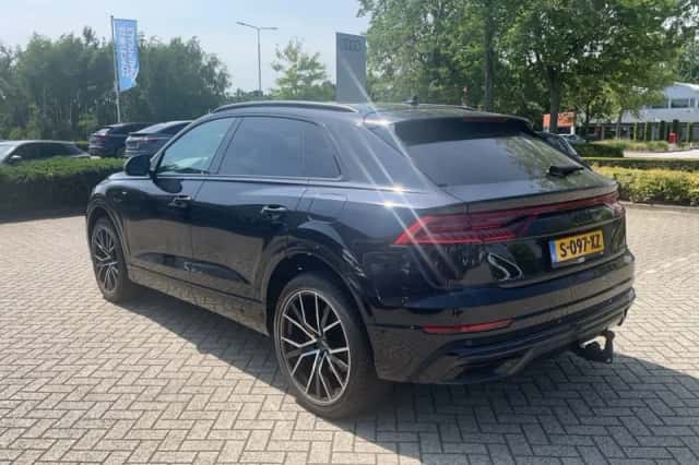 Audi Q8 (2021) thumbnail 4