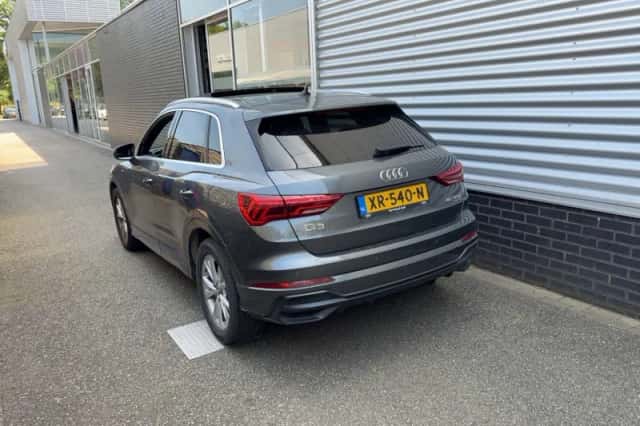 Audi Q3 (2019) thumbnail 4