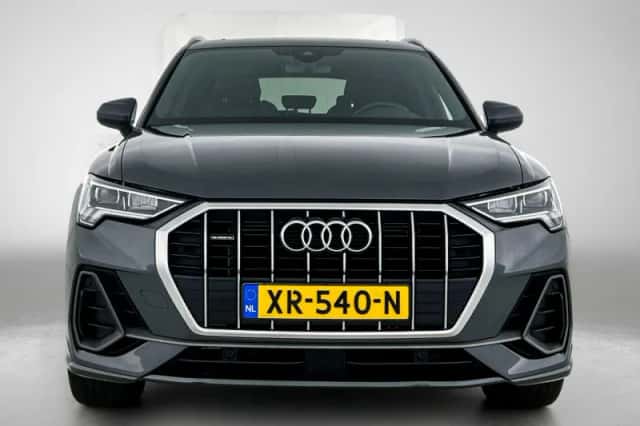 Audi Q3 (2019) thumbnail 2