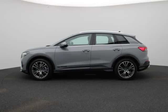 Audi Q4 e-tron (2024) thumbnail 4